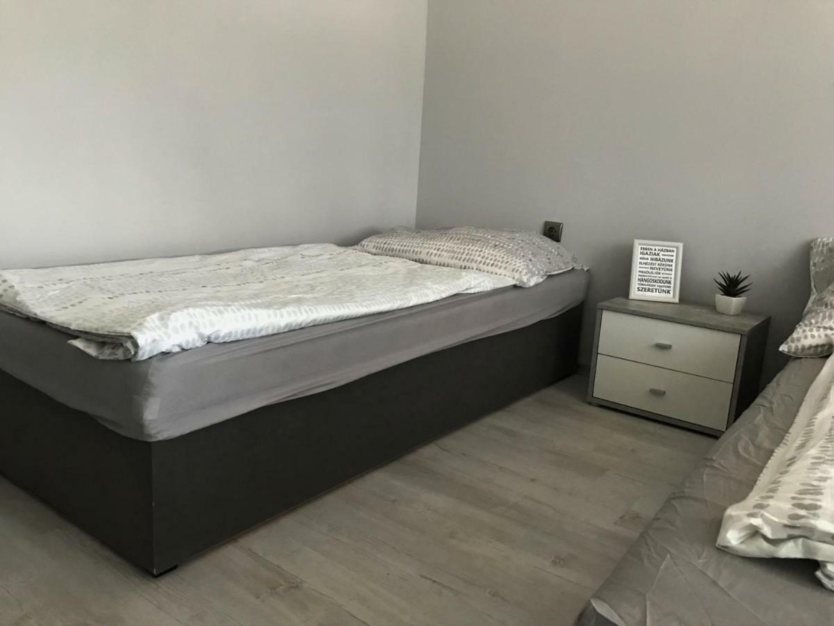 Varga Vendeghaz Appartement Tiszakécske Buitenkant foto